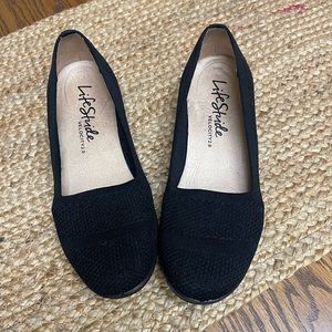 Life Stride black comfortable shoes  6M
